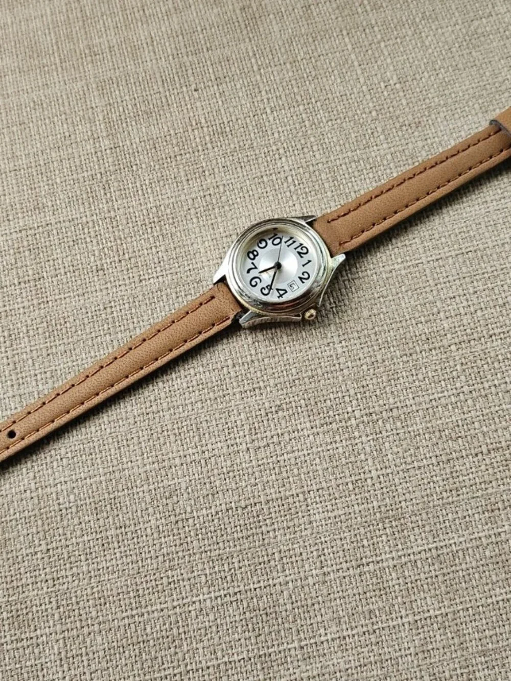 Vintage Wristwatch Brown Faux Leather Strap Analog Date Calendar Quartz Watch